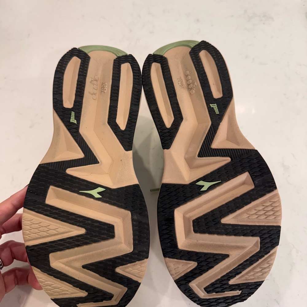 Diadora Atomo V7000 2 Running Shoes - Picture 5 of 5